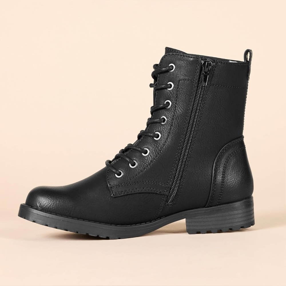 Amazon Essentials Combat Moto Boots Size7.5, Black Faux Leather
